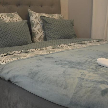Ferienwohnung Teodora Lux Apartman Free Privat Parking Novi Sad Exterior foto