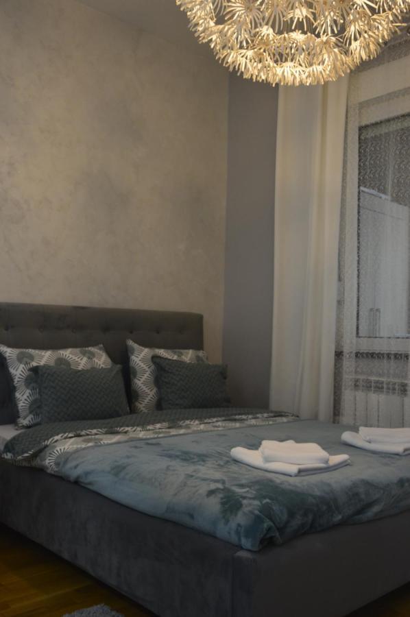 Ferienwohnung Teodora Lux Apartman Free Privat Parking Novi Sad Exterior foto
