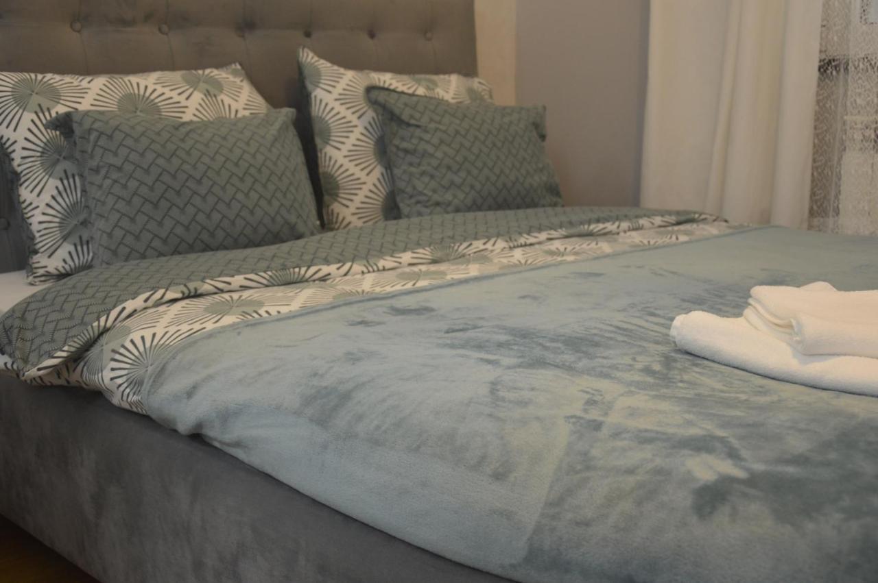Ferienwohnung Teodora Lux Apartman Free Privat Parking Novi Sad Exterior foto