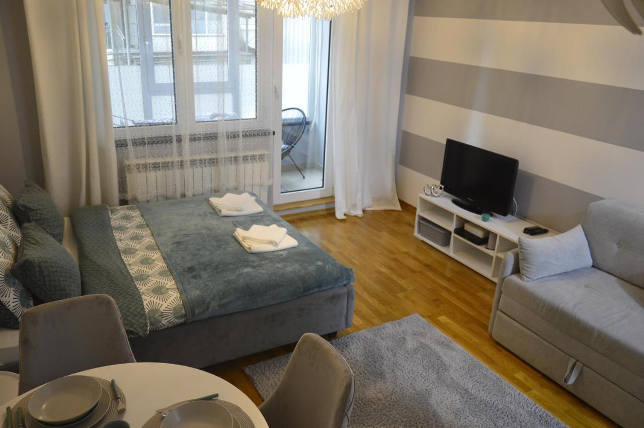 Ferienwohnung Teodora Lux Apartman Free Privat Parking Novi Sad Exterior foto