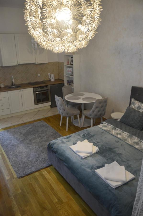 Ferienwohnung Teodora Lux Apartman Free Privat Parking Novi Sad Exterior foto