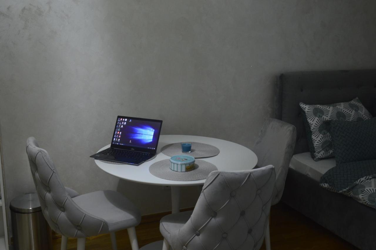 Ferienwohnung Teodora Lux Apartman Free Privat Parking Novi Sad Exterior foto