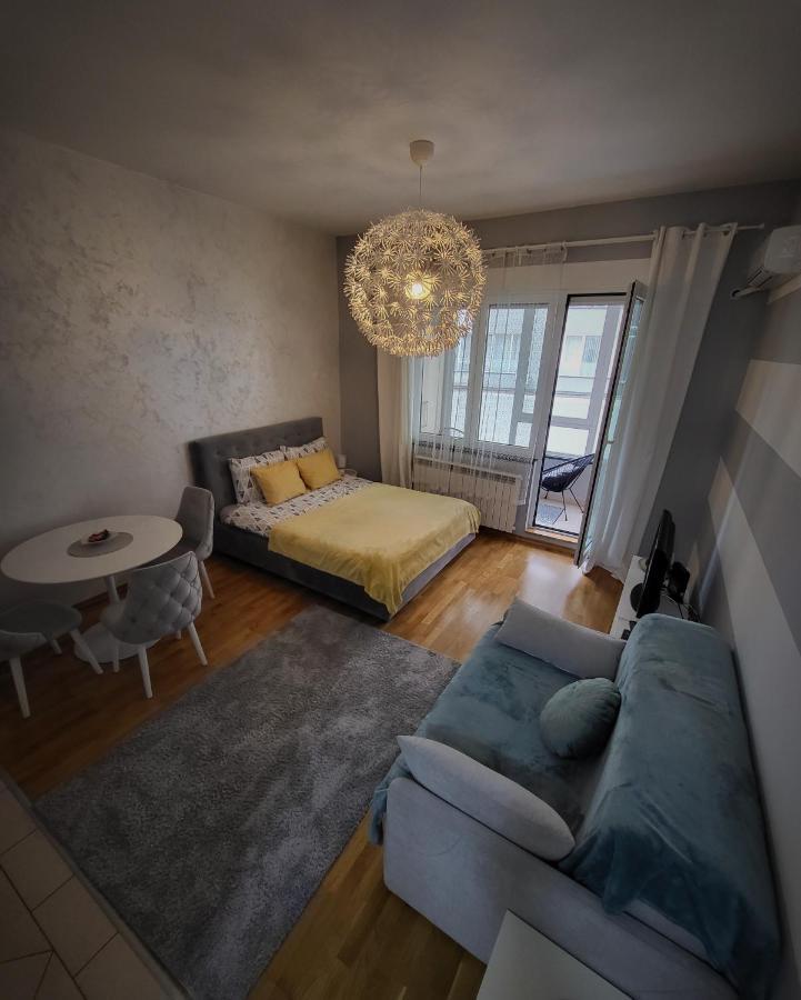 Ferienwohnung Teodora Lux Apartman Free Privat Parking Novi Sad Exterior foto